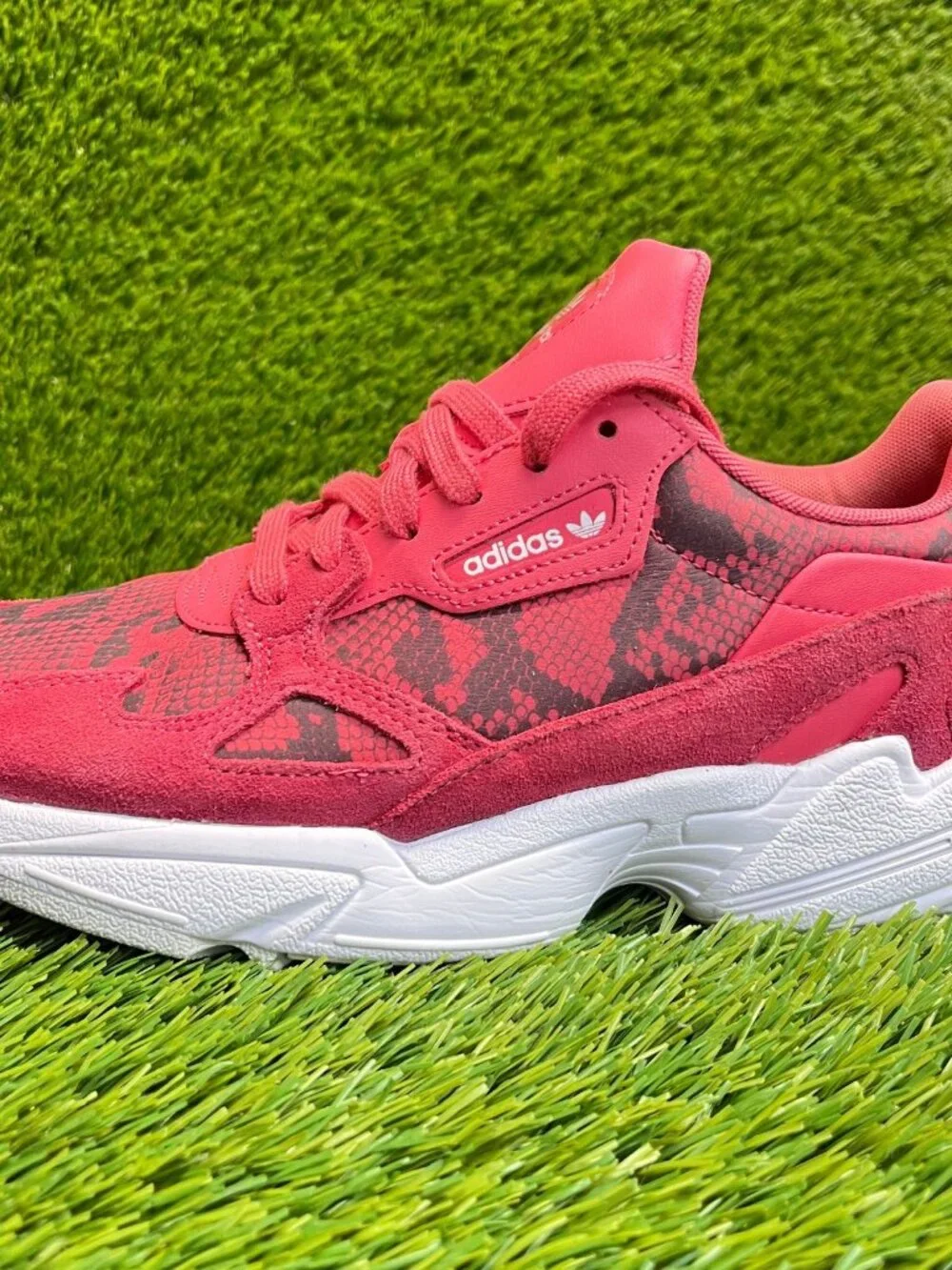 Adidas Originals Falcon‎ Womens Size 8.5 Craft Pink White Running Shoes Sneakers